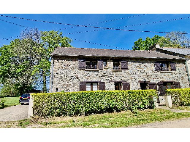 Huis te koop in&nbsp;MAURON 56430 Morbihan Bretagne France: Woonhuis op een terrein van 4000 m2 met een woonoppervlakte van 155 m2 op verdieping nummer 2 in een gebouw van 2 verdiepingen. Indeling: 5 vertrekken, 4 slaapkamers.<br />
...