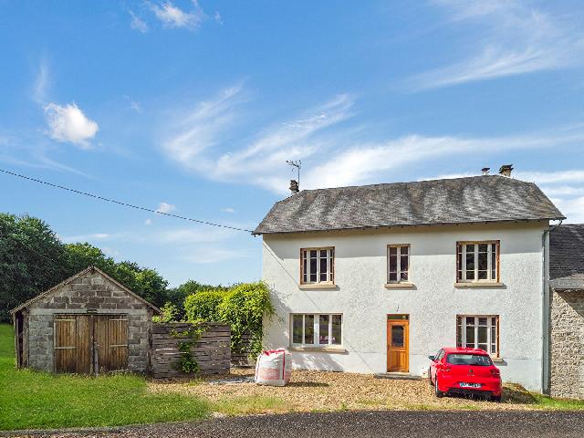 Huis te koop in&nbsp;LACELLE 19170 Corrèze Limousin France: Nabij Eymoutiers. Charmant stenen huis met 3 slaapkamers, garage, jacuzzi en een perceel van 510 m². Prachtig uitzicht! Dit stenen huis met 3 slaapkamers en aparte garage is gelegen in een pittoresk ...