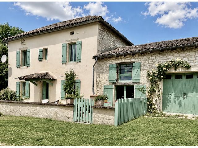 Haus zu verkaufen in&nbsp;PUYLAROQUE 82240 Tarn-et-Garonne Midi-Pyrénées Frankreich: Haus auf einem Grundstück von 7215 qm mit eine Wohnfläche von 162 qm in einem Gebäude von 3 Stockwerke. Einteilung: 6 Räume, 3 Schlafzimmer, 1 Badezimmer, 2 Badezimmer mit Dusche, 4 Toiletten.<br />
...