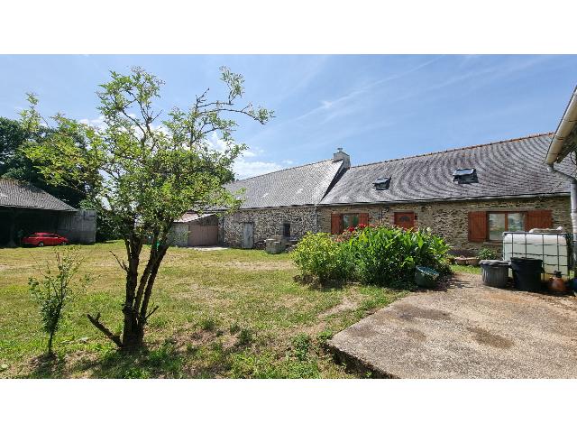 Huis te koop in&nbsp;SAINT BARNABE 22600 Côtes-d'Armor Bretagne Frankrijk: Landelijk gelegen perceel van 2,2 hectare met uitstekende ontwikkelingspotentieel. Gelegen in een rustig landelijk gebied aan de rand van Loudéac, met alle voorzieningen op korte rijafstand, biedt di...