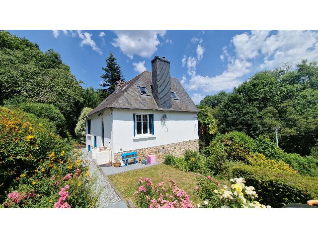 Huis te koop in&nbsp;LA PRENESSAYE 22210 Côtes-d'Armor Bretagne France: Prachtig gerenoveerde woning met 4 slaapkamers, tuin en terras, vlak bij een rivier en een geliefd natuurgebied. Dit zeldzame pareltje – een stijlvol gerenoveerd huis midden in de natuur, vlak bij e...