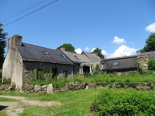 Huis te koop in&nbsp;SAINT NICOLAS DU PELEM 22480 Côtes-d'Armor Bretagne France: Vrijstaande natuurstenen woning om te renoveren nabij Saint-Nicolas-du-Pélem. Gelegen op slechts 5 minuten van het marktstadje Saint-Nicolas-du-Pélem, met zijn winkels en dagelijkse voorzieningen, b...