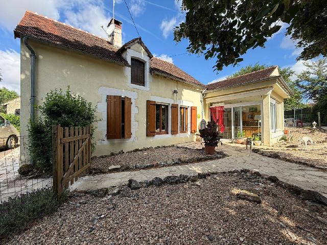 Huis te koop in&nbsp;LIGLET 86290 Vienne Poitou-Charentes France: Prachtig huis met 1,2 hectare aangrenzend terrein en een zwembad. Gelegen in het hart van het mooie platteland van de Vienne, verscholen tussen bossen en weilanden nabij het dorp Liglet, geniet dit he...
