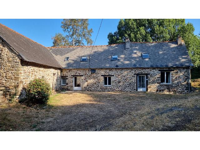Huis te koop in&nbsp;SAINT CONNEC 22530 Côtes-d'Armor Bretagne France: Prachtige vrijstaande landelijke woning met 3 slaapkamers, volledig gemeubileerd en instapklaar. Droomt u van een huis in het hart van Bretagne waar u alleen uw koffers hoeft uit te pakken? Dan is dez...