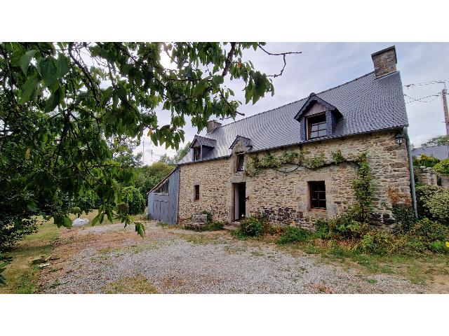 Huis te koop in&nbsp;LE MENE 22330 Côtes-d'Armor Bretagne France: Charmante woning met 2 slaapkamers, garage en tuin, gelegen in een rustige, natuurrijke omgeving.<br />
Bent u op zoek naar een charmant huis in een rustige omgeving, dicht bij natuurwandelingen en een riv...
