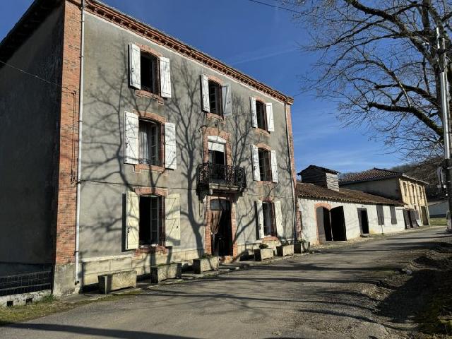 Huis te koop in&nbsp;BOULOGNE-SUR-GESSE 31350 Haute-Garonne Midi-Pyrénées France: Woonhuis met een terrein van 3300 m2 met een woonoppervlakte van 300 m2. Indeling: 11 vertrekken, 8 slaapkamers, 1 badkamer...