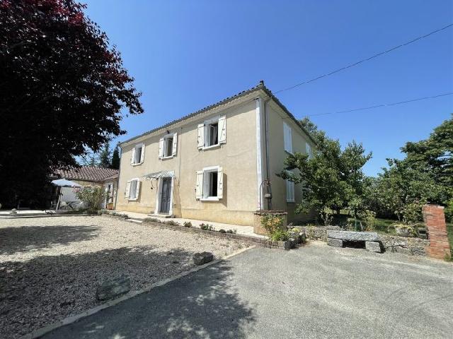 Huis te koop in&nbsp;SEISSAN 32260 Gers Midi-Pyrénées France: Woonhuis met een terrein van 7016 m2 met een woonoppervlakte van 240 m2. Indeling: 10 vertrekken...