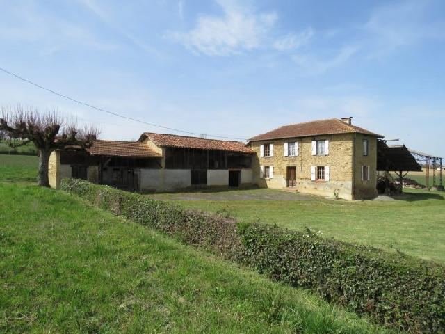 Huis te koop in&nbsp;MASSEUBE 32140 Gers Midi-Pyrénées France: Woonhuis met een terrein van 100000 m2 met een woonoppervlakte van 128 m2. Indeling: 4 vertrekken, 2 slaapkamers...