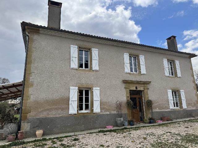 Huis te koop in&nbsp;BOULOGNE-SUR-GESSE 31350 Haute-Garonne Midi-Pyrénées France: Woonhuis met een terrein van 6178 m2 met een woonoppervlakte van 295 m2. Indeling: 8 vertrekken, 4 slaapkamers, 2 badkamers...