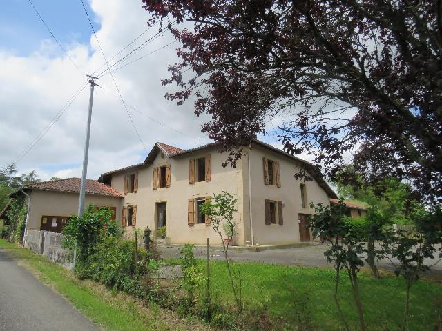 Huis te koop in BOULOGNE-SUR-GESSE 31350 Haute-Garonne Midi-Pyrénées France: Woonhuis met een terrein van 5988 m2 met een woonoppervlakte van 150 m2. Indeling: 5 vertrekken, 3 slaapkamers...