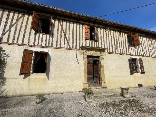 Huis te koop in CHÉLAN 32140 Gers Midi-Pyrénées France: Woonhuis met een woonoppervlakte van 200 m2 en een terrein van 15000 m2. Indeling: 5 vertrekken, 3 slaapkamers, 1 badkamer....