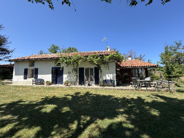 Huis te koop in BOULOGNE-SUR-GESSE 31350 Haute-Garonne Midi-Pyrénées France: Woonhuis met een woonoppervlakte van 200 m2 en een terrein van 5000 m2. Indeling: 7 vertrekken, 4 slaapkamers....