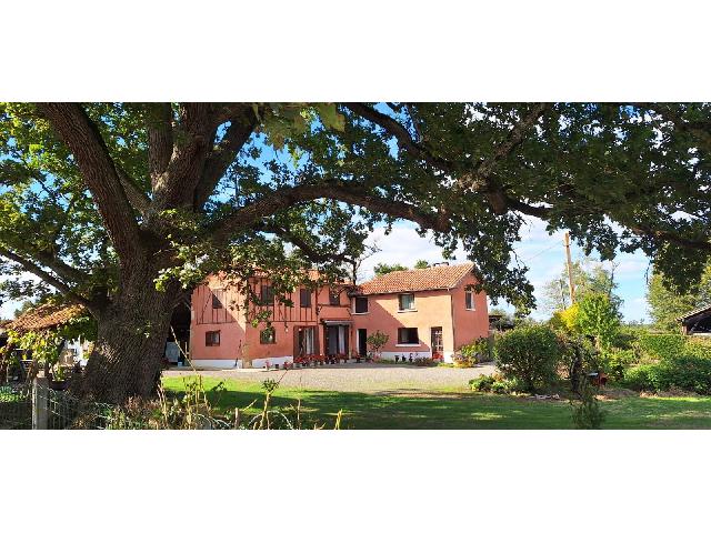 Huis te koop in TRIE-SUR-BAÏSE 65220 Hautes-Pyrénées Midi-Pyrénées France: Woonhuis met een woonoppervlakte van 110 m2 en een terrein van 9066 m2. Indeling: 6 vertrekken, 3 slaapkamers....