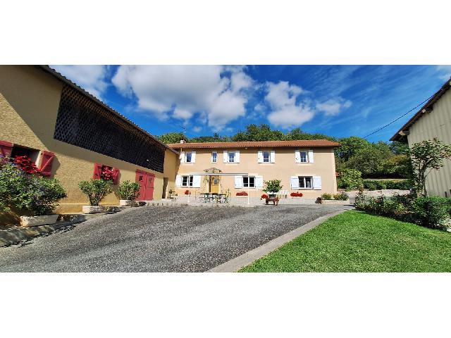 Huis te koop in MASSEUBE 32140 Gers Midi-Pyrénées France: Woonhuis met een woonoppervlakte van 198 m2 en een terrein van 20000 m2. Indeling: 7 vertrekken, 4 slaapkamers, 1 badkamer....