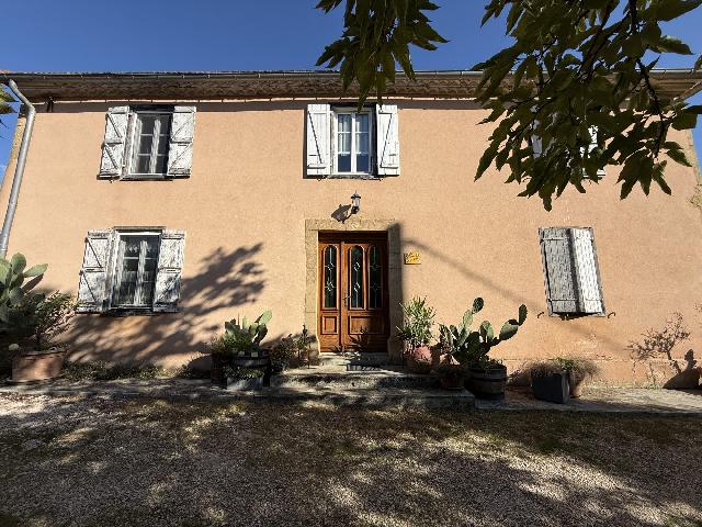 Huis te koop in MASSEUBE 32140 Gers Midi-Pyrénées France: Woonhuis met een woonoppervlakte van 161 m2 en een terrein van 8926 m2. Indeling: 6 vertrekken, 3 slaapkamers, 2 badkamers....