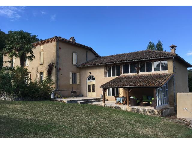 Huis te koop in BOULOGNE-SUR-GESSE 31350 Haute-Garonne Midi-Pyrénées France: Woonhuis met een woonoppervlakte van 380 m2 en een terrein van 30000 m2. Indeling: 9 vertrekken, 3 slaapkamers, 3 badkamers....