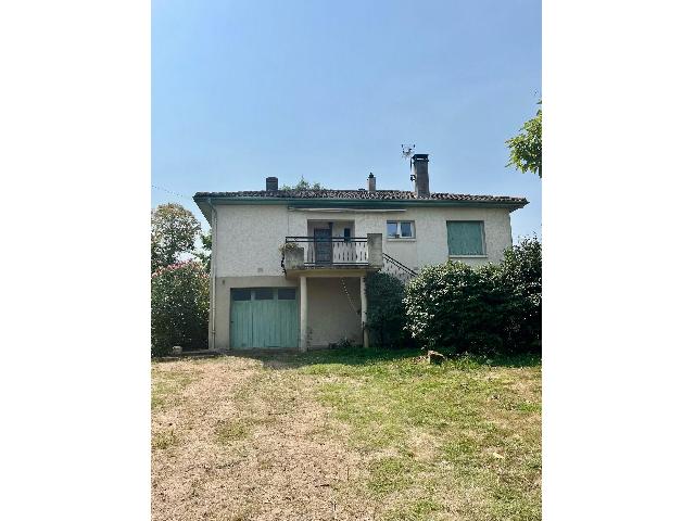 Huis te koop in&nbsp;EAUZE 32800 Gers Midi-Pyrénées France: Woonhuis met een woonoppervlakte van 133 m2 en een terrein van 2132 m2. Indeling: 5 vertrekken, 4 slaapkamers....