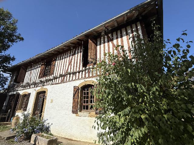 Huis te koop in&nbsp;CASTELNAU-MAGNOAC 65230 Hautes-Pyrénées Midi-Pyrénées France: Woonhuis met een woonoppervlakte van 125 m2 en een terrein van 2442 m2. Indeling: 4 vertrekken, 3 slaapkamers....