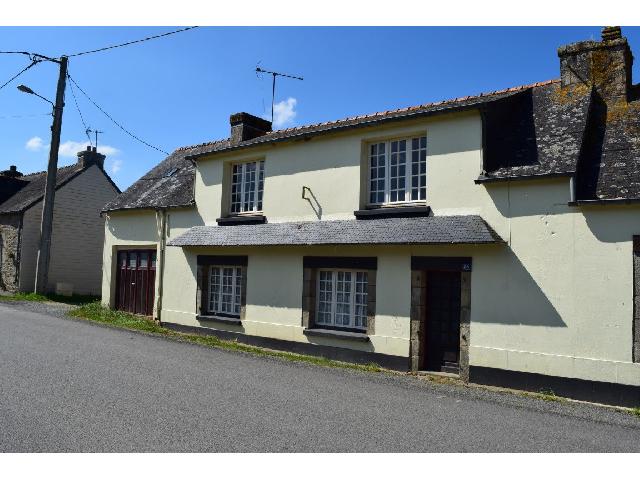 Huis te koop in BONEN 22110 Côtes-d'Armor Bretagne Frankrijk: Woonhuis op een terrein van 285 m2 Indeling: 6 vertrekken, 4 slaapkamers, badkamer. Verwarming op stookolie....