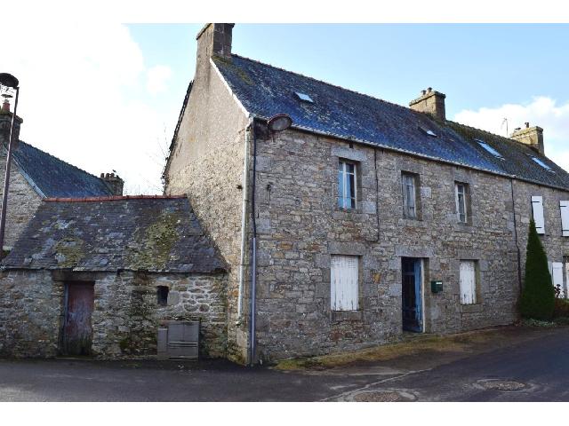 Maison à vendre à MAEL PESTIVIEN 22160 Côtes-d'Armor Bretagne France: Maison à Rénover + Dépendances + Terrain <br />
Rez-de-chaussée - 42,50 m² :<br />
1er étage - 42,50 m² :<br />
Caractéristiques Village<br />
Dépendance attenante<br />
Dépendance à proximité<br />
Terrain - 77 m²<br />
T...