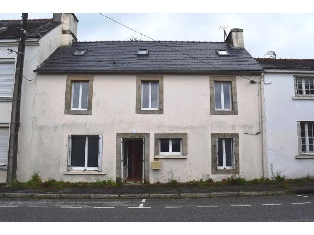 House for sale ROUDOUALLEC 56110 Morbihan Bretagne France: Village House with 4 bedrooms.<br />
Ground floor:<br />
Hall - 4.50 m²<br />
Living room - 20.50 m²<br />
Kitchen / Dining room - 13 m²<br />
<br />
1st floor :<br />
<br />
Bedrooms 2, (15.50 m², 12.50 m²)<br />
Bathroom and WC - 4.50 m²...
