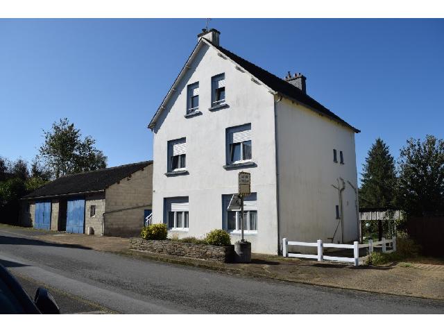 House for sale SAINT GELVEN 22570 Côtes-d'Armor Bretagne France: House with outbuilding on a land of 1525 m2 <br />
Ground floor :<br />
Hall - 12 m²<br />
Boiler room<br />
Kitchen / Dining room - 13.50 m²<br />
Living room - 30 m²<br />
Shower room WC - 3.50 m²<br />
<br />
1st floor :<br />
Corridor<br />
B...