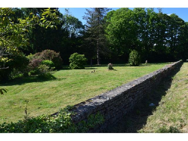 Bouwterrein te koop in LE FAOUET 56320 Morbihan Bretagne Frankrijk: Bouwgrond van ongeveer 1 000 m². Aan de rand van de stad.<br />
Voorzieningen in de buurt: water, elektriciteit en telefoon....