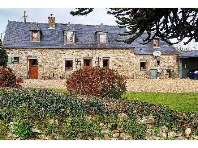 House for sale KERPERT 22480 Côtes-d'Armor Bretagne France: House on a land of 1140 m2 with a habitable surface of 103 m2. <br />
Ground floor:<br />
Kitchen / Dining room - 14 m²<br />
Living room - 38.50 m²<br />
Bedroom - 15 m²<br />
WC<br />
Shower room with laundry room - 5 m²<br />
<br />
...