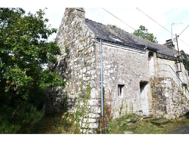 House for sale BUBRY 56310 Morbihan Bretagne France: House with a land of 192 m2 Layout: 2 rooms, bedroom.<br />
Ground floor:<br />
Room with fireplace - 17.50 m²<br />
<br />
1st floor:<br />
Room - 17.50 m²<br />
<br />
In the countryside<br />
<br />
Outbuilding opposite on a plot of 28 m²<br />
...