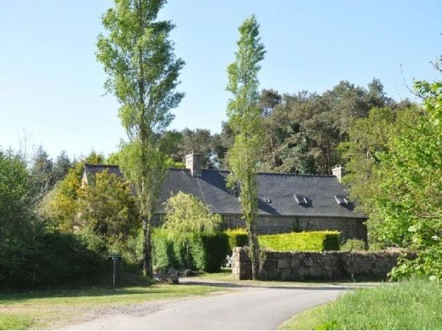Guesthouses-Bed-&-Breakfast for sale PLOUARET 22420 Côtes-d'Armor Bretagne France: Gîtes Complex on a land of 5059 m2 <br />
Gîte 1<br />
Ground Floor:<br />
Kitchen/Dining Room - 14 m²<br />
Living Room - 24 m²<br />
Bedrooms 2 (12 m², 10 m²)<br />
Bathroom - 4 m²<br />
<br />
1st Floor:<br />
Hallway<br />
Bedroom - 9 m²<br />
...