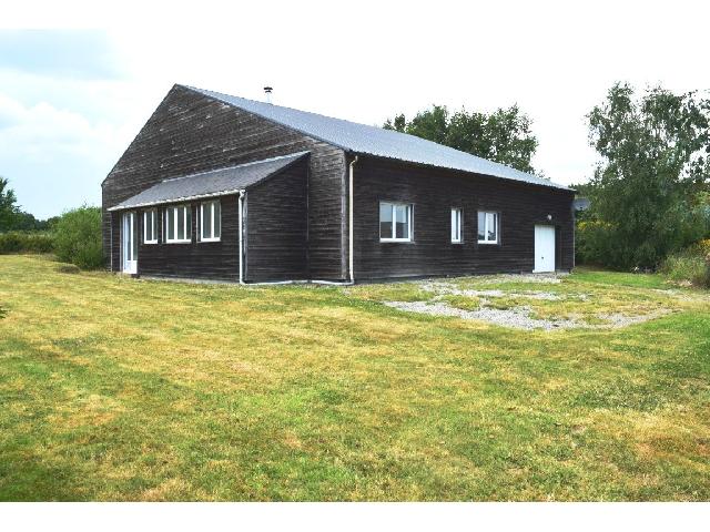 Huis te koop in PLEMET 22210 Côtes-d'Armor Bretagne Frankrijk: Woonhuis op een terrein van 4413 m2 met een woonoppervlakte van 190 m2. Begane grond:<br />
Veranda - 16 m²<br />
Woonkamer - 83 m²<br />
Keuken - 22 m²<br />
Slaapkamers 4 (26,50 m², 17 m², 14 m², 13 m²)<br />
Eigen b...