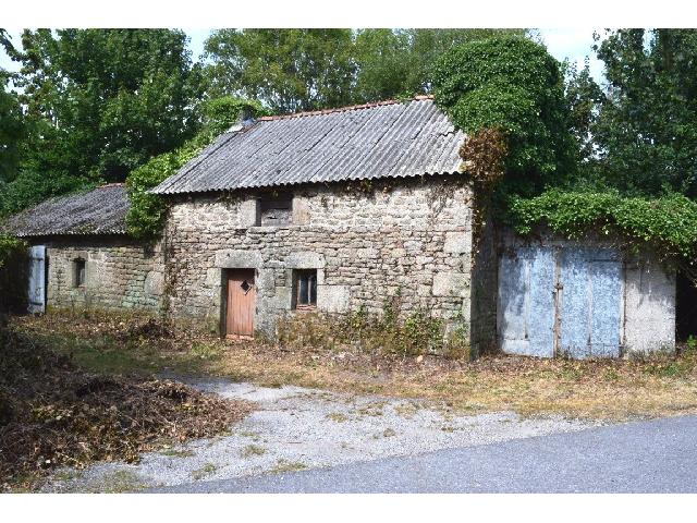 Huis te koop in LANGONNET 56630 Morbihan Bretagne France: Te renoveren Woonhuis op een terrein van 5534 m2.<br />
Begane grond:<br />
Kamer<br />
<br />
Eerste verdieping:<br />
Zolder<br />
<br />
Kenmerken:<br />
<br />
Landelijk gelegen<br />
<br />
Aangebouwde schuur<br />
Garage van betonblokken<br />
Perceel - 5.534...