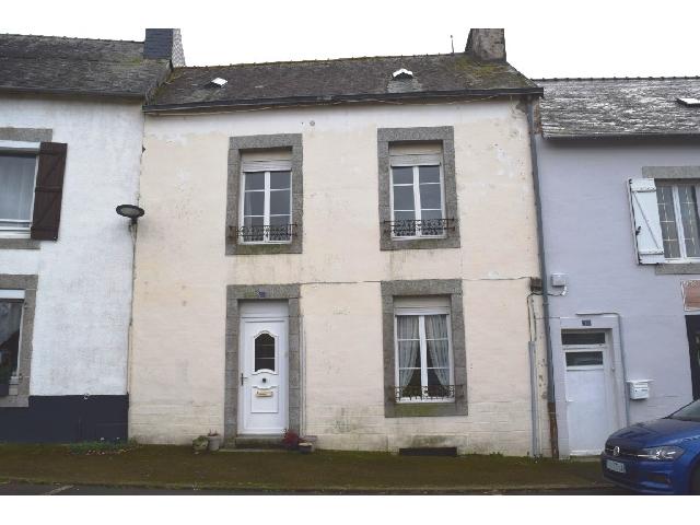 Huis te koop in LENNON 29190 Finistère Bretagne France: Woonhuis op een terrein van 156 m2 met een woonoppervlakte van 102 m2. Begane grond:<br />
Entreehal<br />
Kantoor - 10 m²<br />
Woonkamer met keuken - 38 m²<br />
Toilet<br />
Wasruimte - 2,50 m²<br />
<br />
Eerste verdieping:<br />
Ov...