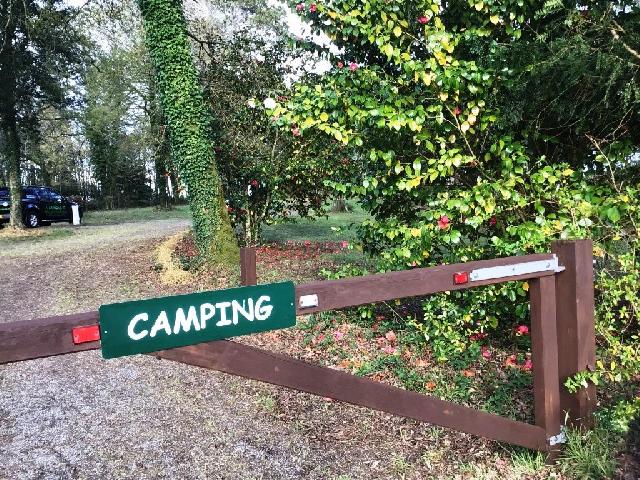 Camping te koop in&nbsp;GUILLIGOMARC'H 29300 Finistère Bretagne France: Camping met 40 plaatsen en een perceeloppervlakte van 13.668 m².<br />
<br />
40 plaatsen<br />
Receptie<br />
Schuur<br />
Voortent<br />
<br />
Sanitaire voorzieningen:<br />
Gasboiler voor warm water<br />
3 damestoiletten<br />
3 herentoiletten<br />...