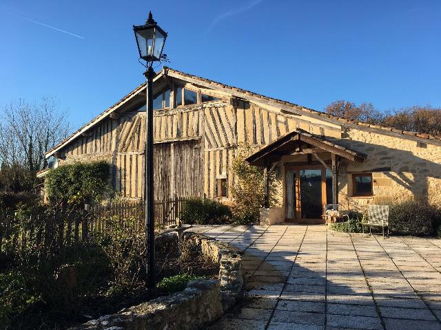 House&nbsp;for sale&nbsp;CASTILLONNÈS 47330 Lot-et-Garonne Aquitaine France: Beautiful house and barn conversion with 24 hectares land and views. FABULOUS LOCATION! A MUST SEE! Situated at the end of a private driveway surrounded by 24 hectares of land this ensemble of buildin...