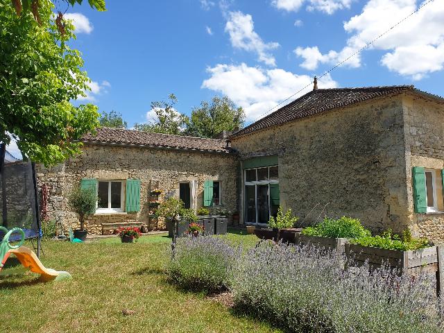 Huis te koop in&nbsp;RAUZAN 33420 Gironde Aquitaine Frankrijk: Woonhuis met een terrein van 6951 m2. Indeling: 6 vertrekken, 3 slaapkamers, 1 badkamer en een woonoppervlakte van 564 m2....