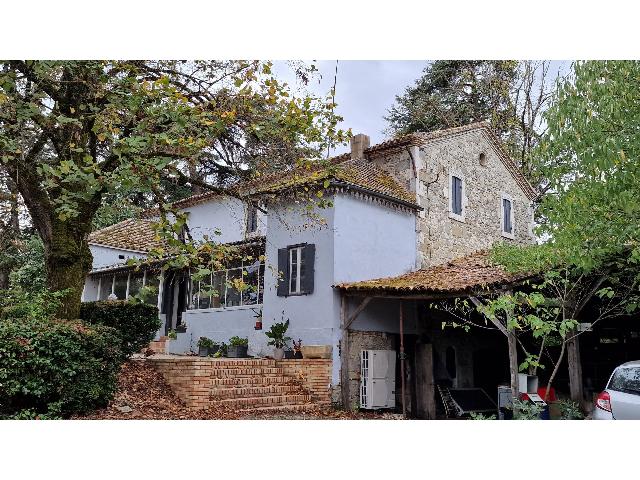 House&nbsp;for sale&nbsp;CANCON 47290 Lot-et-Garonne Aquitaine France: Large stone house with amazing views. Stone house on the edge of a village with shops and a school.<br />
The house comprises of entrance with large verandah and kitchen, spacious lounge dining room, 3 bed...
