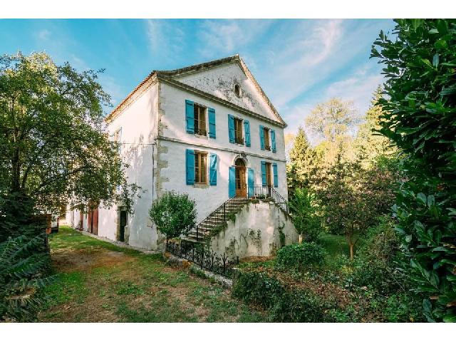 House&nbsp;for sale&nbsp;MÉZIN 47170 Lot-et-Garonne Aquitaine France: 18th C 5 bed mill with separate cottage and park land. Beautiful 18th century stone watermill in sought after location situated on 2.2h park land with river access. Within walking distance of a lively...