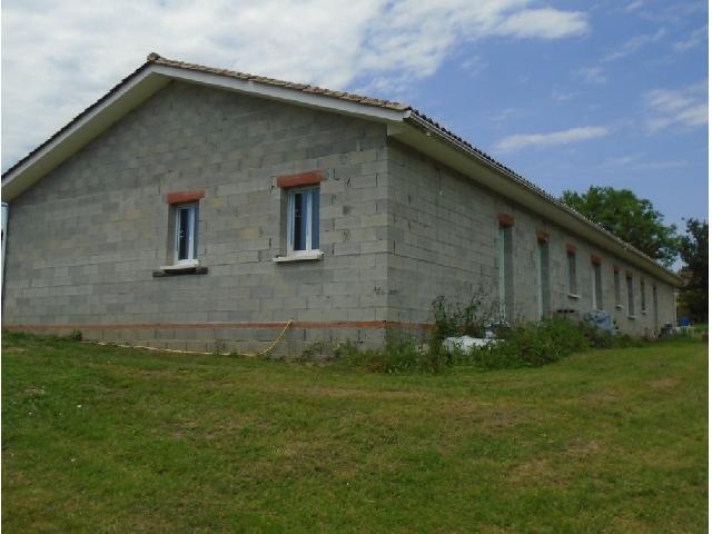 House&nbsp;for sale&nbsp;CARSAC-DE-GURSON 24610 Dordogne Aquitaine France: Large newly built home with 5 bedrooms, in a peaceful location. This architect designed new build, which could be easily divided into two houses (subject to necessary permissions) only needs some fini...