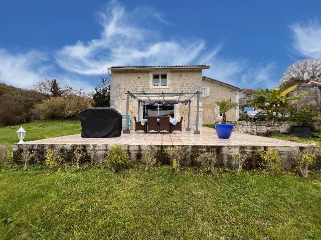 House&nbsp;for sale&nbsp;GARAT 16410 Charente Poitou-Charentes France: Stunning 3 bedroom stone house close to all amenities. This beautifully renovated stone house, full of charm and character, dates back to the 17th/ 18th century. It is set in a unique historical locat...