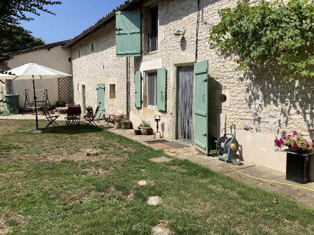 Maison &agrave; vendre &agrave;&nbsp;BLANZAY 86400 Vienne Poitou-Charentes France: Maison de caractère avec quatre chambres. Située dans un hameau tranquille, à proximité de toutes les commerced du bourg de Civray, cette belle propriété en pierre offre confort et caractère ai...