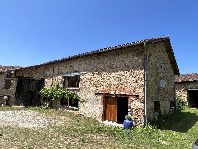Huis te koop in&nbsp;BOSMIE-L’AIGUILLE 87110 Haute-Vienne Limousin Frankrijk: Gerenoveerde boerderij van 180m2 en schuur. Gelegen in een mooi en vriendelijk gehucht, is dit elegante stenen pand, met een waterput in de tuin, gerenoveerd door een binnenhuisarchitect en heeft drie...