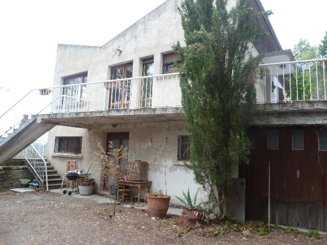 Huis te koop in LIMOUX 11300 Aude Languedoc Roussillon Frankrijk: Villa uit de jaren 60 met panoramisch uitzicht op Limoux. Een zeldzame en opwindende kans om een eigendom te kopen met bijna 5000m2 grond op een steenworp afstand van het stadscentrum van Limoux. Een ...