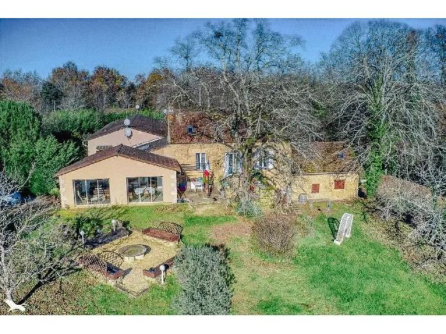 Gîtes-Chambres-d-hôtes &agrave; vendre &agrave;&nbsp;SARLAT-LA-CANÉDA 24200 Dordogne Aquitaine France: Maison contemporaine et 7 gites à la périphérie de Sarlat. Idéalement situé à la périphérie de Sarlat - actuellement exploité comme une entreprise de gîtes établie avec une maison familiale...