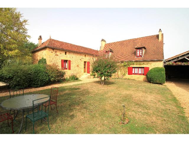 Ferienhaus/Pension&nbsp;zu verkaufen in&nbsp;MONPAZIER 24540 Dordogne Frankreich. Charmantes Steingrundstück mit 2 Ferienhäusern und einem Pool. Wunderschönes Steingrundstück in der Nähe eines kleinen Weilers an der Grenze zwischen dem Périgord Pourpre und dem Périgord Noir....