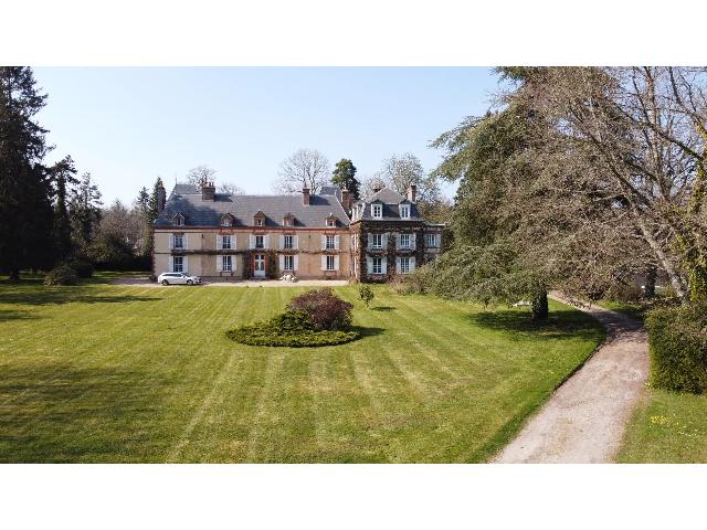 Gîtes/Chambres d'hôtes te koop in BRETEUIL-SUR-ITON 27160 Eure Haute-Normandie France: Prachtig 17e-eeuws kasteel gelegen tussen Parijs en de kust van Normandië. Prachtig landgoed met 17e-eeuws kasteel, ideaal gelegen op ongeveer 2 uur van Parijs en minder dan 1u30 van Deauville en de ...