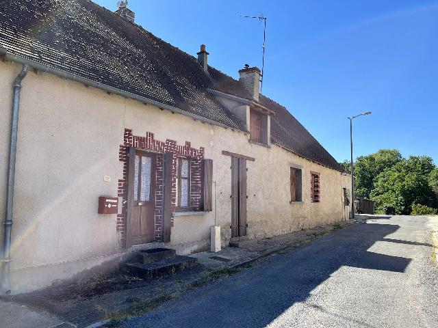 Maison à vendre à BRIGUEIL-LE-CHANTRE 86290 Vienne Poitou-Charentes France: Jolie petite maison près de la rivière. EN EXCLUSIVITÉ ! Située en bordure d'un village tranquille dans un joli hameau proche de la rivière et des sentiers pédestres se trouve cette belle petite...