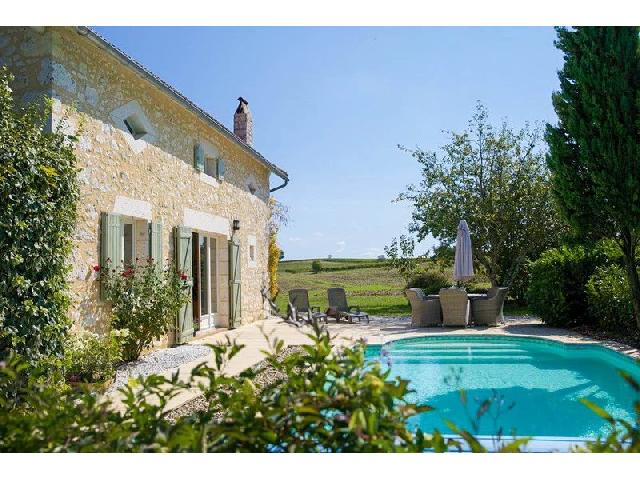 Gîtes-Chambres-d-hôtes &agrave; vendre &agrave;&nbsp;EYMET 24500 Dordogne Aquitaine France: Belle propriété en pierre avec 2 piscines près d'Eymet et de Bergerac. Idéalement située au calme à la campagne, près de la ville d'Eymet et à une courte distance en voiture de Bergerac et de ...
