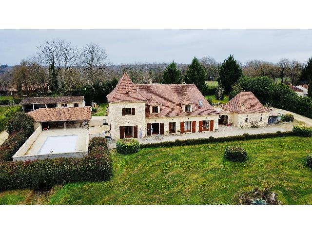 House for sale BERGERAC 24100 Dordogne Aquitaine France: Modern Perigourdine house with guest house and great views. Experience all the charm of a traditional Périgordine house, minus the maintenance challenges of an older property. This charming house, al...