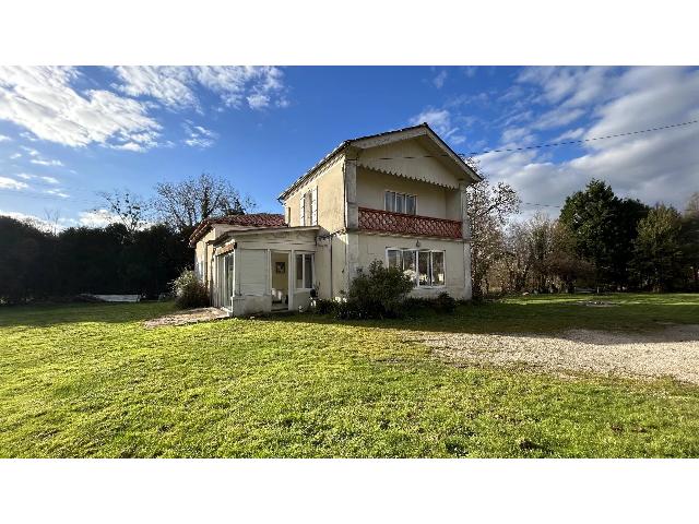 Haus&nbsp;zu verkaufen in&nbsp;REIGNAC 16360 Charente Frankreich. Voormalige watermolen nabij Barbezieux op 1,2 hectare grond. Dicht bij de snelweg N10 en het knooppunt Bordeaux-Angoulême, is deze charmante voormalige molen omgebouwd tot een woning. Genesteld in he...